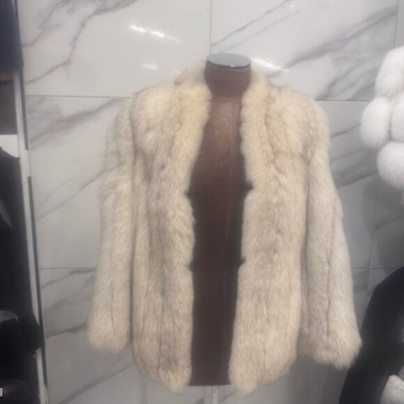 SILVER FOX  FUR COAT. - Picture 1 of 4